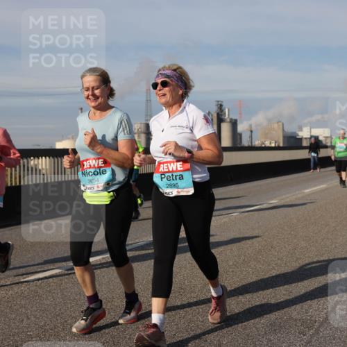 03.10.2025 - Köhlbrandbrückenlauf Lena Gebhardt http://msf.ph/oto/9102275 03.10.2025 10:11:52 Position 2 2894, 2895 meine-sportfotos.de