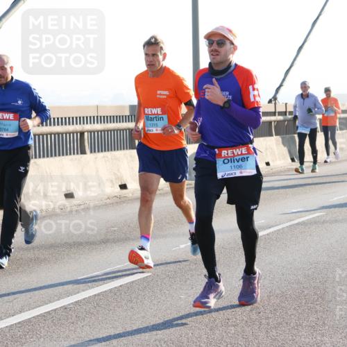03.10.2025 - Köhlbrandbrückenlauf Strokosch-Dieckow http://msf.ph/oto/9102278 03.10.2025 09:23:39 Position 1 18, 3764, 1315, 1106 meine-sportfotos.de