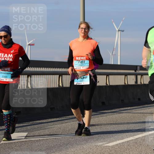 03.10.2025 - Köhlbrandbrückenlauf Strokosch-Dieckow http://msf.ph/oto/9102296 03.10.2025 10:08:32 Position 2 2992, 2565, 2620 meine-sportfotos.de