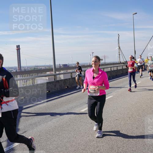 03.10.2025 - Köhlbrandbrückenlauf Michael Burmester http://msf.ph/oto/9102301 03.10.2025 12:47:20 Position 2 4568 meine-sportfotos.de