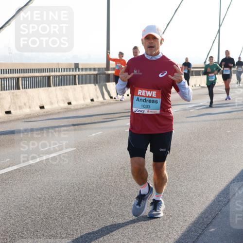 03.10.2025 - Köhlbrandbrückenlauf Strokosch-Dieckow http://msf.ph/oto/9102302 03.10.2025 09:23:47 Position 1 1033 meine-sportfotos.de