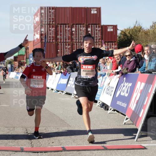 03.10.2025 - Köhlbrandbrückenlauf Jannik Wohlers http://msf.ph/oto/9102308 03.10.2025 12:57:21 Ziel 4150, 4186, 4251, 5699, 5926, 6015, 6629, 6819 meine-sportfotos.de