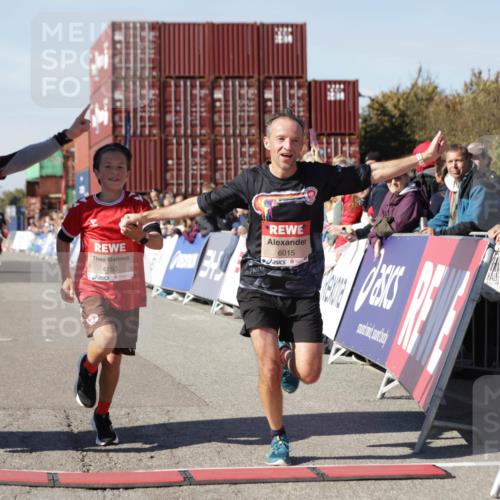 03.10.2025 - Köhlbrandbrückenlauf Jannik Wohlers http://msf.ph/oto/9102326 03.10.2025 12:57:21 Ziel 4150, 4186, 4251, 5699, 5926, 6015, 6629, 6819 meine-sportfotos.de