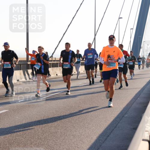 03.10.2025 - Köhlbrandbrückenlauf Strokosch-Dieckow http://msf.ph/oto/9102333 03.10.2025 09:23:56 Position 1 1474 meine-sportfotos.de