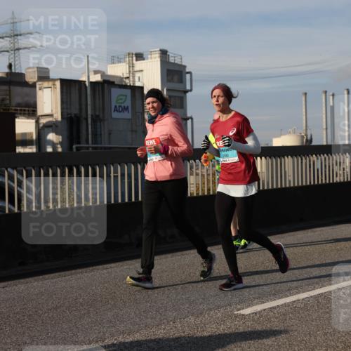 03.10.2025 - Köhlbrandbrückenlauf Lena Gebhardt http://msf.ph/oto/9102339 03.10.2025 10:11:54 Position 2 2012 meine-sportfotos.de