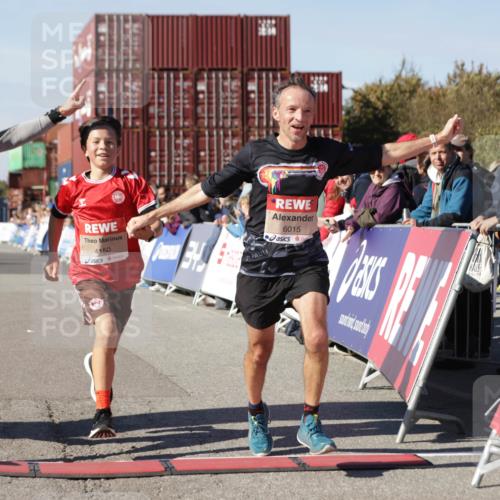 03.10.2025 - Köhlbrandbrückenlauf Jannik Wohlers http://msf.ph/oto/9102347 03.10.2025 12:57:21 Ziel 4150, 4186, 4251, 5699, 5926, 6015, 6629, 6819 meine-sportfotos.de