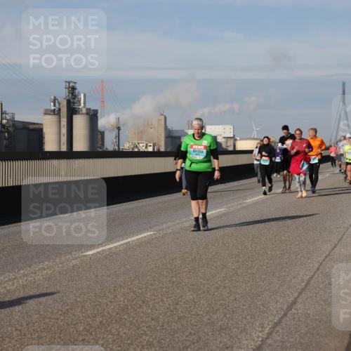 03.10.2025 - Köhlbrandbrückenlauf Lena Gebhardt http://msf.ph/oto/9102349 03.10.2025 10:11:55 Position 2  meine-sportfotos.de