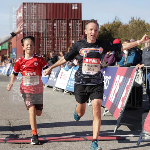 03.10.2025 - Köhlbrandbrückenlauf Jannik Wohlers http://msf.ph/oto/9102363 03.10.2025 12:57:21 Ziel 4150, 4186, 4251, 5699, 5926, 6015, 6629, 6819 meine-sportfotos.de