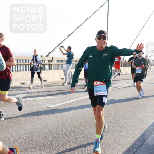 03.10.2025 - Köhlbrandbrückenlauf Strokosch-Dieckow http://msf.ph/oto/9102370 03.10.2025 09:24:01 Position 1 3812 meine-sportfotos.de