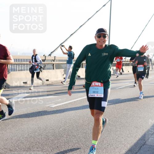03.10.2025 - Köhlbrandbrückenlauf Strokosch-Dieckow http://msf.ph/oto/9102376 03.10.2025 09:24:01 Position 1 3812 meine-sportfotos.de