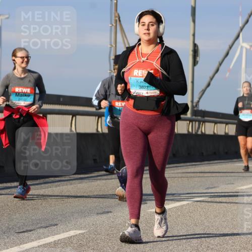 03.10.2025 - Köhlbrandbrückenlauf Strokosch-Dieckow http://msf.ph/oto/9102391 03.10.2025 10:08:44 Position 2 2452, 3822 meine-sportfotos.de