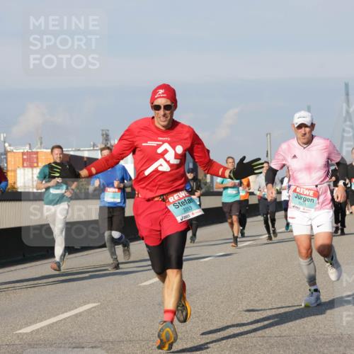 03.10.2025 - Köhlbrandbrückenlauf Jannik Wohlers http://msf.ph/oto/9102419 03.10.2025 09:49:33 Position 3 3353, 1321 meine-sportfotos.de