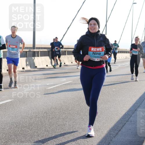 03.10.2025 - Köhlbrandbrückenlauf Strokosch-Dieckow http://msf.ph/oto/9102425 03.10.2025 09:24:07 Position 1 1449 meine-sportfotos.de