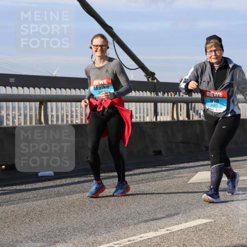 03.10.2025 - Köhlbrandbrückenlauf Strokosch-Dieckow http://msf.ph/oto/9102435 03.10.2025 10:08:49 Position 2 2480, 2452, 2665 meine-sportfotos.de