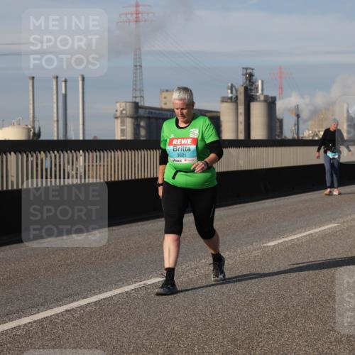03.10.2025 - Köhlbrandbrückenlauf Lena Gebhardt http://msf.ph/oto/9102442 03.10.2025 10:11:58 Position 2 3621 meine-sportfotos.de