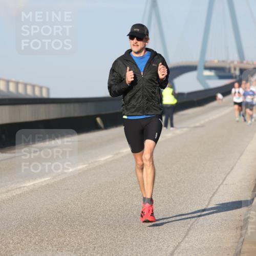 03.10.2025 - Köhlbrandbrückenlauf Lena Gebhardt http://msf.ph/oto/9102450 03.10.2025 09:37:24 Position 2  meine-sportfotos.de