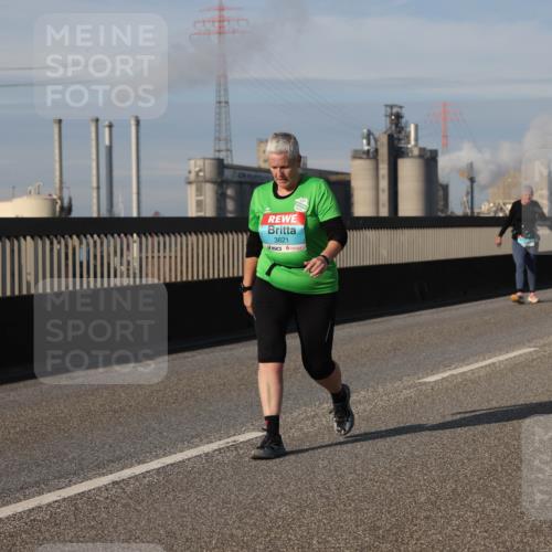 03.10.2025 - Köhlbrandbrückenlauf Lena Gebhardt http://msf.ph/oto/9102454 03.10.2025 10:11:58 Position 2 3621 meine-sportfotos.de