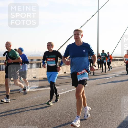 03.10.2025 - Köhlbrandbrückenlauf Strokosch-Dieckow http://msf.ph/oto/9102458 03.10.2025 09:24:13 Position 1 3156, 1357 meine-sportfotos.de