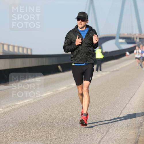 03.10.2025 - Köhlbrandbrückenlauf Lena Gebhardt http://msf.ph/oto/9102463 03.10.2025 09:37:24 Position 2  meine-sportfotos.de