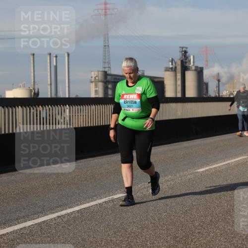 03.10.2025 - Köhlbrandbrückenlauf Lena Gebhardt http://msf.ph/oto/9102469 03.10.2025 10:11:58 Position 2 3621 meine-sportfotos.de