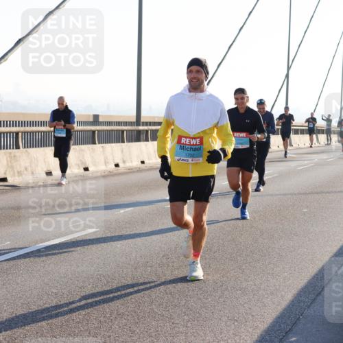 03.10.2025 - Köhlbrandbrückenlauf Strokosch-Dieckow http://msf.ph/oto/9102478 03.10.2025 09:24:17 Position 1 1702, 3790 meine-sportfotos.de
