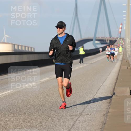 03.10.2025 - Köhlbrandbrückenlauf Lena Gebhardt http://msf.ph/oto/9102493 03.10.2025 09:37:25 Position 2  meine-sportfotos.de