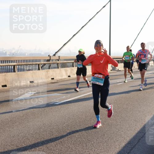 03.10.2025 - Köhlbrandbrückenlauf Strokosch-Dieckow http://msf.ph/oto/9102510 03.10.2025 09:24:28 Position 1 1595 meine-sportfotos.de