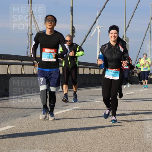 03.10.2025 - Köhlbrandbrückenlauf Strokosch-Dieckow http://msf.ph/oto/9102515 03.10.2025 10:08:54 Position 2 7, 3801, 2795 meine-sportfotos.de