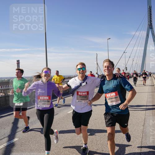 03.10.2025 - Köhlbrandbrückenlauf Michael Burmester http://msf.ph/oto/9102530 03.10.2025 12:47:26 Position 2 6691, 6690, 6689 meine-sportfotos.de
