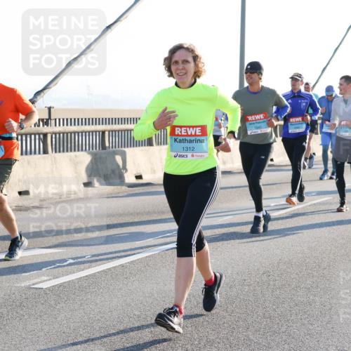03.10.2025 - Köhlbrandbrückenlauf Strokosch-Dieckow http://msf.ph/oto/9102538 03.10.2025 09:24:34 Position 1 1622, 1312, 1245 meine-sportfotos.de