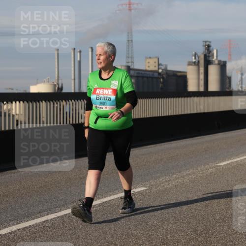 03.10.2025 - Köhlbrandbrückenlauf Lena Gebhardt http://msf.ph/oto/9102541 03.10.2025 10:11:59 Position 2 3621 meine-sportfotos.de