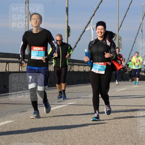 03.10.2025 - Köhlbrandbrückenlauf Strokosch-Dieckow http://msf.ph/oto/9102546 03.10.2025 10:08:55 Position 2 3801, 2795 meine-sportfotos.de