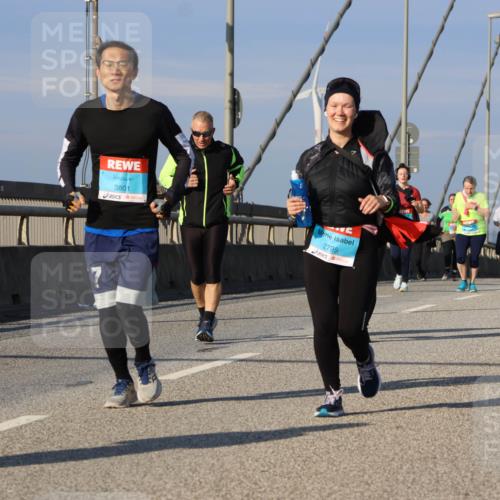 03.10.2025 - Köhlbrandbrückenlauf Strokosch-Dieckow http://msf.ph/oto/9102550 03.10.2025 10:08:55 Position 2 3801, 2795 meine-sportfotos.de