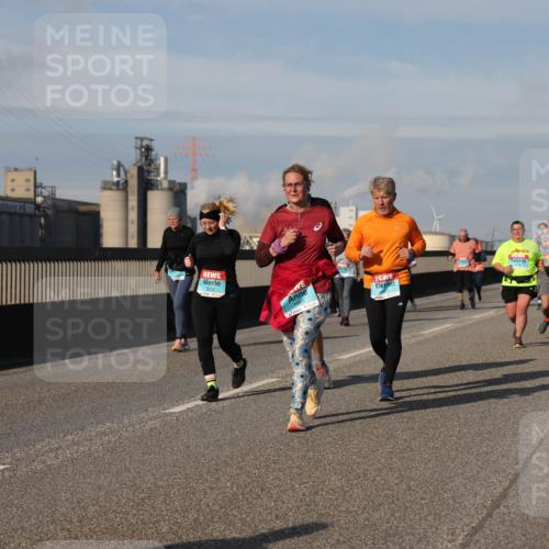03.10.2025 - Köhlbrandbrückenlauf Lena Gebhardt http://msf.ph/oto/9102556 03.10.2025 10:12:00 Position 2 1928 meine-sportfotos.de