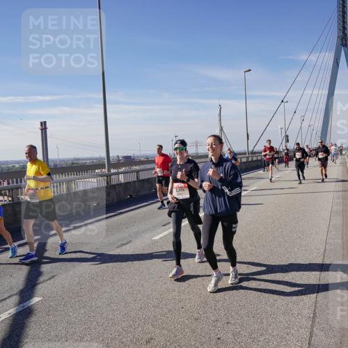 03.10.2025 - Köhlbrandbrückenlauf Michael Burmester http://msf.ph/oto/9102559 03.10.2025 12:47:27 Position 2 6487 meine-sportfotos.de