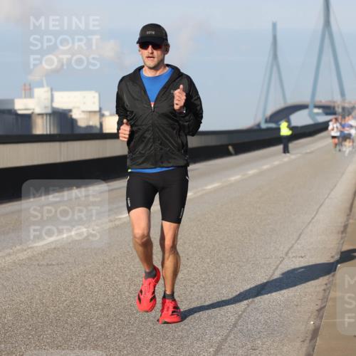 03.10.2025 - Köhlbrandbrückenlauf Lena Gebhardt http://msf.ph/oto/9102562 03.10.2025 09:37:27 Position 2  meine-sportfotos.de