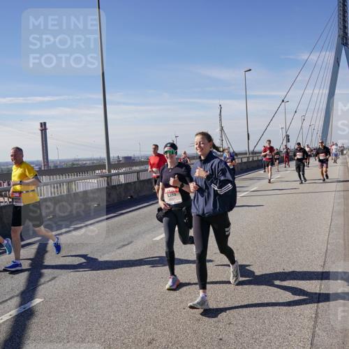 03.10.2025 - Köhlbrandbrückenlauf Michael Burmester http://msf.ph/oto/9102572 03.10.2025 12:47:27 Position 2 6487 meine-sportfotos.de