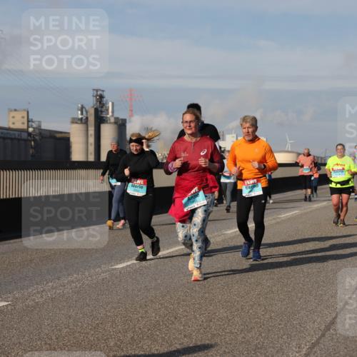 03.10.2025 - Köhlbrandbrückenlauf Lena Gebhardt http://msf.ph/oto/9102580 03.10.2025 10:12:00 Position 2 1988 meine-sportfotos.de