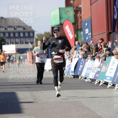 03.10.2025 - Köhlbrandbrückenlauf Jannik Wohlers http://msf.ph/oto/9102592 03.10.2025 12:57:26 Ziel 4150, 4186, 4518, 6015, 6020 meine-sportfotos.de