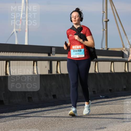 03.10.2025 - Köhlbrandbrückenlauf Strokosch-Dieckow http://msf.ph/oto/9102595 03.10.2025 10:09:04 Position 2 3290, 3289 meine-sportfotos.de