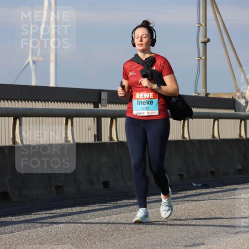 03.10.2025 - Köhlbrandbrückenlauf Strokosch-Dieckow http://msf.ph/oto/9102602 03.10.2025 10:09:04 Position 2 3290, 3289 meine-sportfotos.de