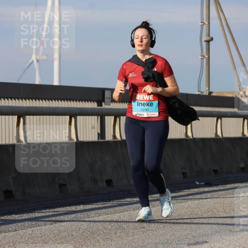 03.10.2025 - Köhlbrandbrückenlauf Strokosch-Dieckow http://msf.ph/oto/9102608 03.10.2025 10:09:04 Position 2 3290, 3289 meine-sportfotos.de