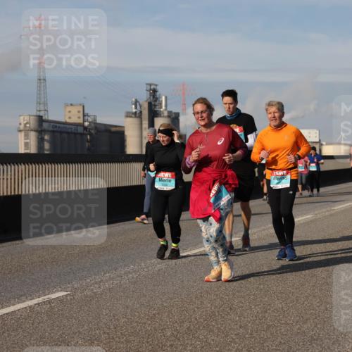 03.10.2025 - Köhlbrandbrückenlauf Lena Gebhardt http://msf.ph/oto/9102612 03.10.2025 10:12:01 Position 2 3552 meine-sportfotos.de
