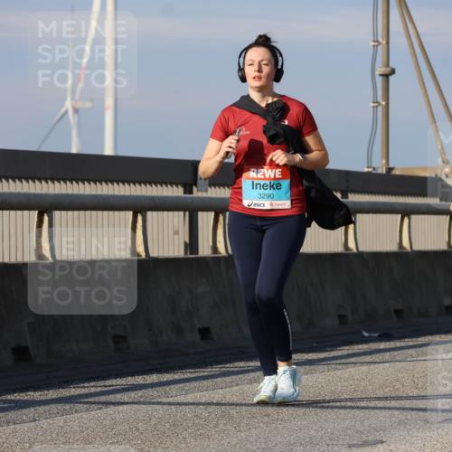 03.10.2025 - Köhlbrandbrückenlauf Strokosch-Dieckow http://msf.ph/oto/9102615 03.10.2025 10:09:04 Position 2 3290, 3289 meine-sportfotos.de