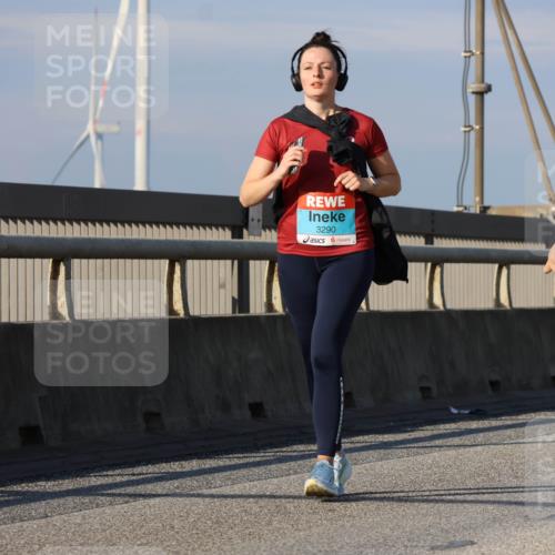 03.10.2025 - Köhlbrandbrückenlauf Strokosch-Dieckow http://msf.ph/oto/9102622 03.10.2025 10:09:05 Position 2 3290, 3289 meine-sportfotos.de