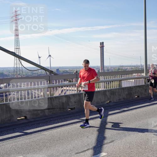03.10.2025 - Köhlbrandbrückenlauf Michael Burmester http://msf.ph/oto/9102624 03.10.2025 12:47:29 Position 2  meine-sportfotos.de