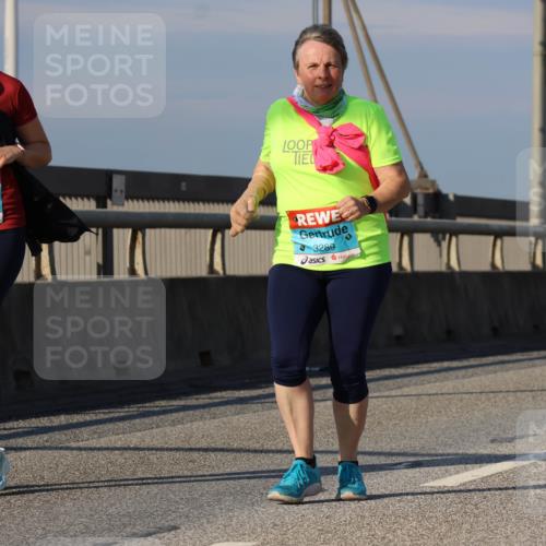 03.10.2025 - Köhlbrandbrückenlauf Strokosch-Dieckow http://msf.ph/oto/9102636 03.10.2025 10:09:06 Position 2 3290, 3289 meine-sportfotos.de