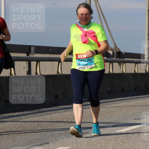 03.10.2025 - Köhlbrandbrückenlauf Strokosch-Dieckow http://msf.ph/oto/9102642 03.10.2025 10:09:06 Position 2 3290, 3289 meine-sportfotos.de