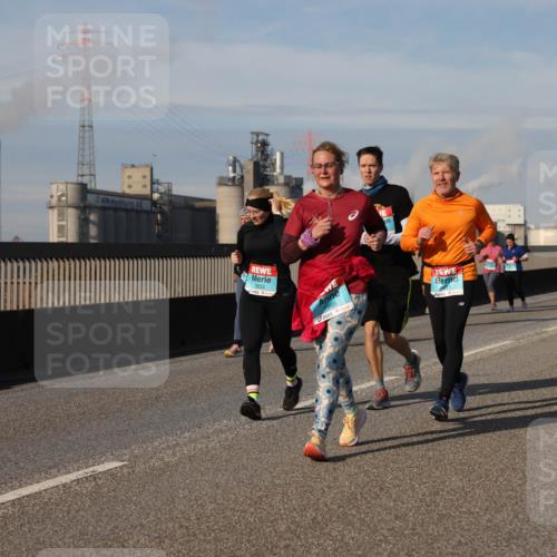 03.10.2025 - Köhlbrandbrückenlauf Lena Gebhardt http://msf.ph/oto/9102653 03.10.2025 10:12:01 Position 2 3552, 1988 meine-sportfotos.de
