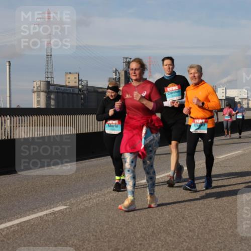 03.10.2025 - Köhlbrandbrückenlauf Lena Gebhardt http://msf.ph/oto/9102662 03.10.2025 10:12:01 Position 2  meine-sportfotos.de